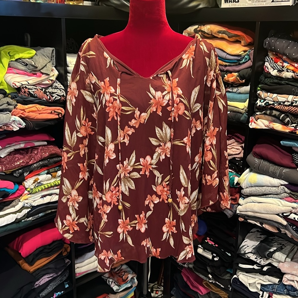 #251. 🪷Burgundy blouse cape over tank. Cure. 2x
